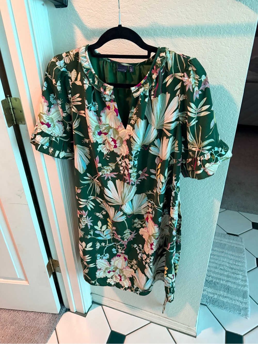 Kaari Blue Floral Green V-Neck Short Sleeve Blouse